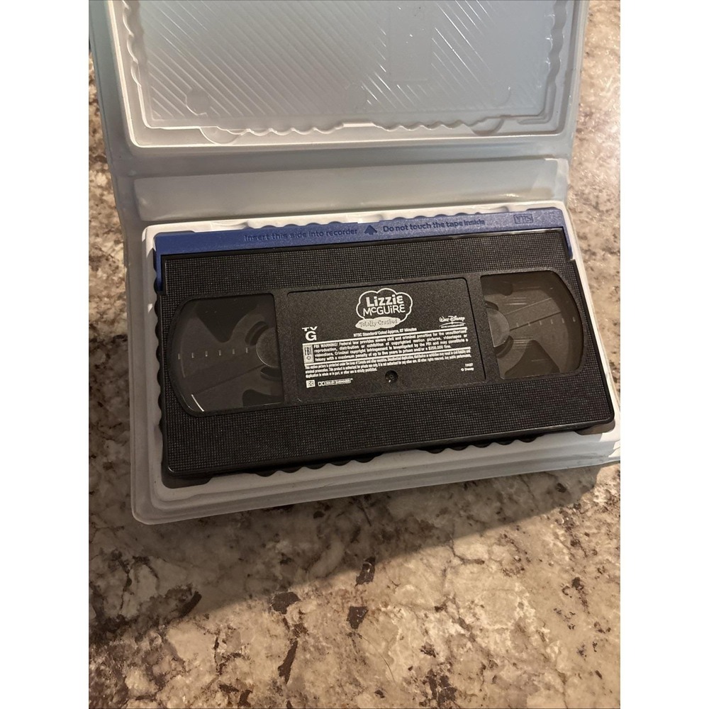 Lizzie McGuire: Totally Crushed VHS 2004 Disney Clamshell Retro Nostalgia VTG - Picture 5 of 9